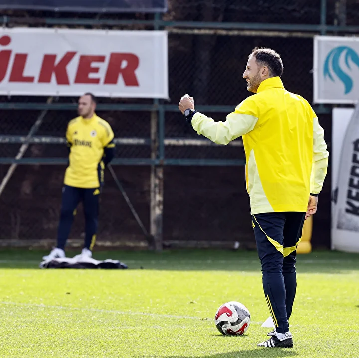 fenerbahcede stuttgart maci oncesinde 4 eksik forma giyemeyecekler 4 Kfwt2tNR