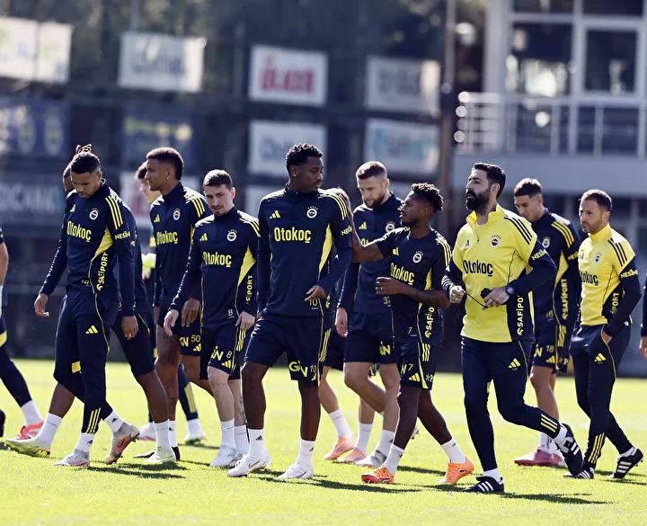 fenerbahcede stuttgart maci oncesinde 4 eksik forma giyemeyecekler 7 ApjduhHV