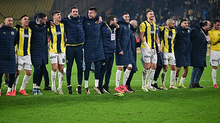 fenerbahcede yaprak dokumu basliyor idare karariyla 4 ayrilik resmilesti 4 PlgMNgcI