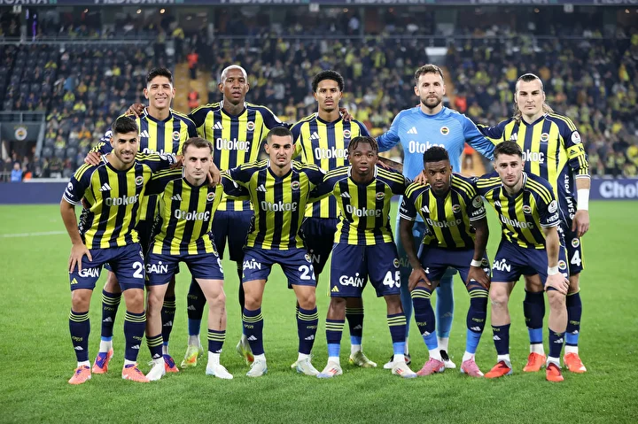 fenerbahceli yildizdan mac sonu reaksiyon direkt soyunma odasina gitti goruntu 2 GBirSUUp