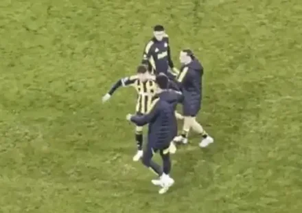 Fenerbahçeli yıldızdan maç sonu reaksiyon: Direkt soyunma odasına gitti | GÖRÜNTÜ fenerbahceli yildizdan mac sonu reaksiyon direkt soyunma odasina gitti goruntu Wl8O7EcP.webp