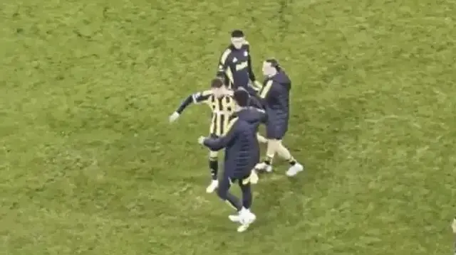 fenerbahceli yildizdan mac sonu reaksiyon direkt soyunma odasina gitti goruntu Wl8O7EcP.webp