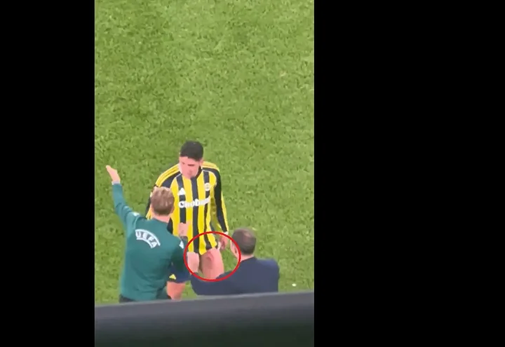 Fenerbahçeli yıldızın bacağının son hali şoke etti! Hakem sarı kartla geçiştirdi 4 fenerbahceli yildizin bacaginin son hali soke etti hakem sari kartla gecistirdi 3