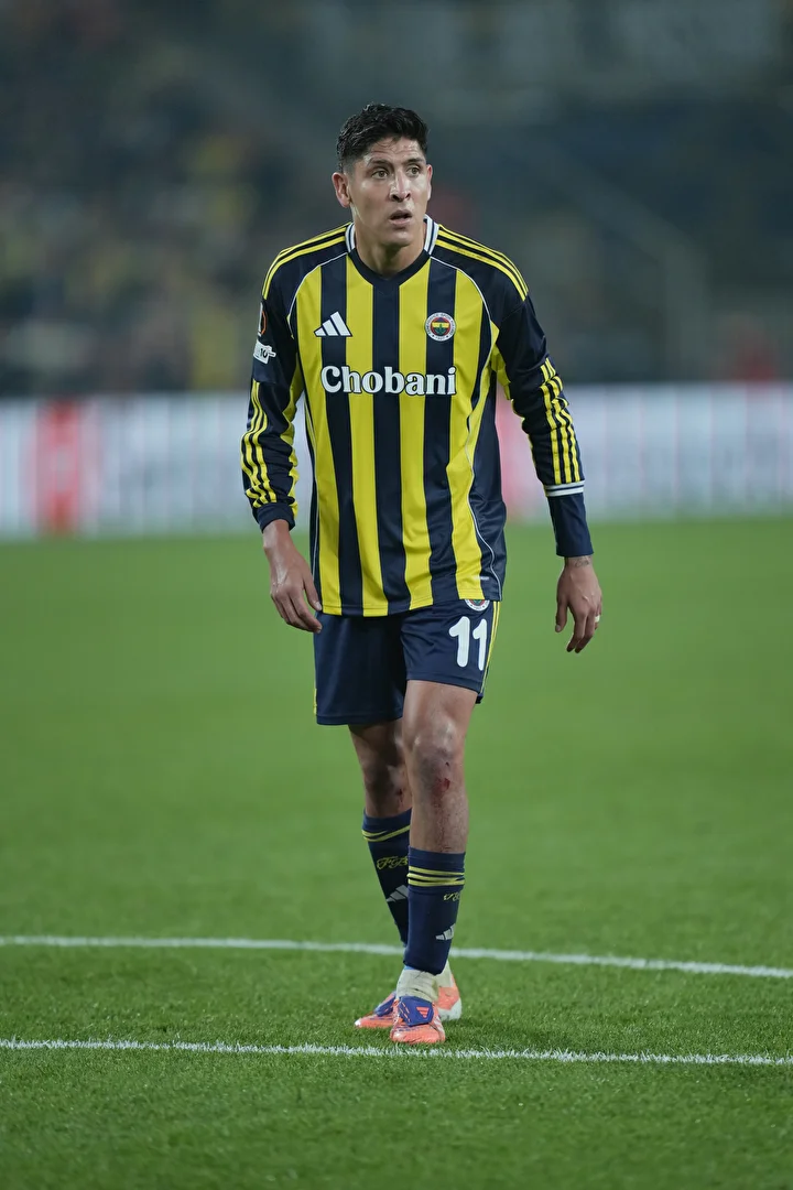 Fenerbahçeli yıldızın bacağının son hali şoke etti! Hakem sarı kartla geçiştirdi 6 fenerbahceli yildizin bacaginin son hali soke etti hakem sari kartla gecistirdi 5 SDPvZTGl