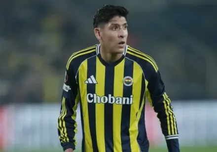 Fenerbahçeli yıldızın bacağının son hali şoke etti! Hakem sarı kartla geçiştirdi fenerbahceli yildizin bacaginin son hali soke etti hakem sari kartla gecistirdi DNSYzaBX.webp