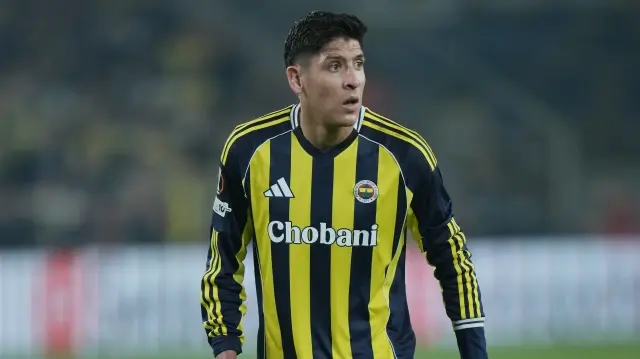Fenerbahçeli yıldızın bacağının son hali şoke etti! Hakem sarı kartla geçiştirdi fenerbahceli yildizin bacaginin son hali soke etti hakem sari kartla gecistirdi DNSYzaBX.webp