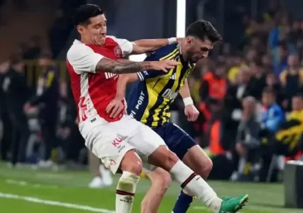 Fenerbahçeli yıldızın hayatını kurtardı! Toplumsal medya Karagümrüklü oyuncuyu konuşuyor fenerbahceli yildizin hayatini kurtardi toplumsal medya karagumruklu oyuncuyu konusuyor YKDawNfT.webp