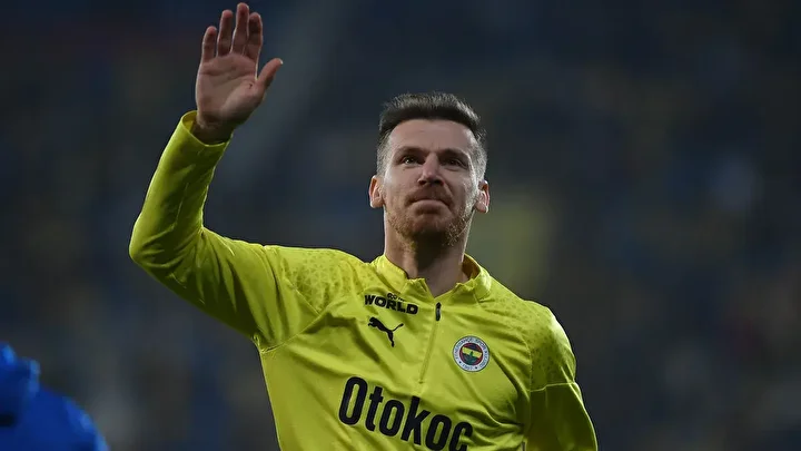 fenerbahcelileri cildirtan futbolcu forma bile giymeden servet kazandi 2