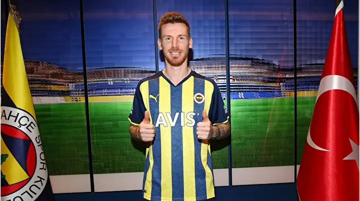 fenerbahcelileri cildirtan futbolcu forma bile giymeden servet kazandi 3 N711HXJz