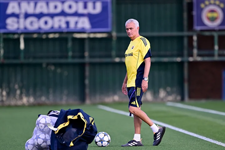 Fenerbahçe'nin Portekiz kampı ayrıntıları ortaya çıktı: Günlük yapılan antrenman dakikası herkesi şaşırttı 7 fenerbahcenin portekiz kampi ayrintilari ortaya cikti gunluk yapilan antrenman dakikasi herkesi sasirtti 6