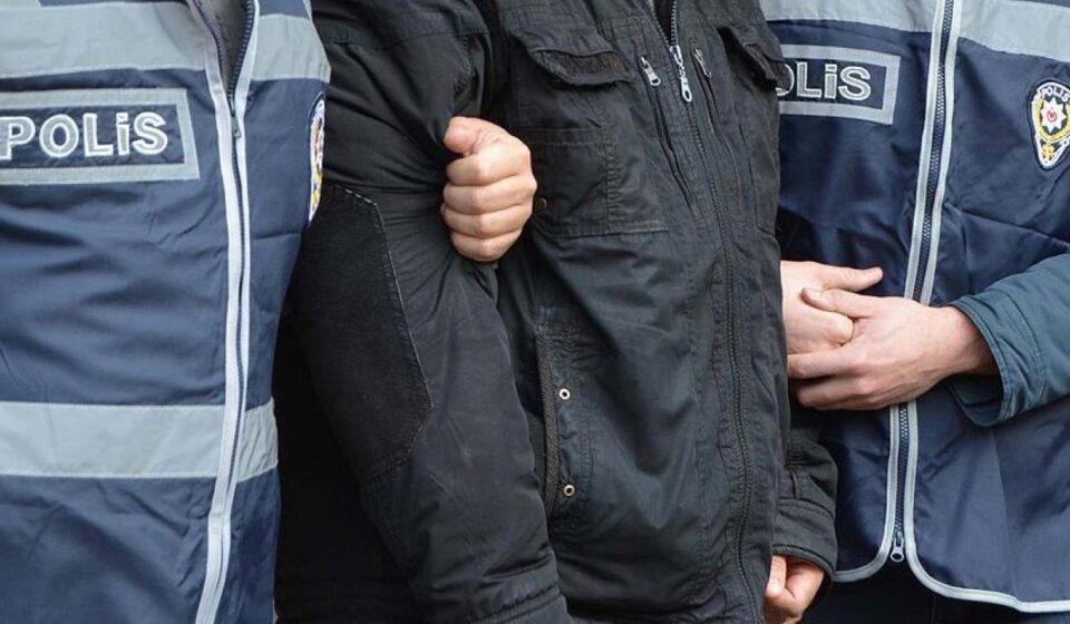 FETÖ’nün ‘askeri ve öğrenci mahrem yapılanması’na yönelik operasyon: 7 zanlı yakalandı! fetonun askeri ve ogrenci mahrem yapilanmasina yonelik operasyon 7 zanli yakalandi tZrVHVZ1.jpg