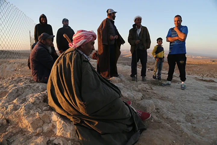 filistinli al amur ailesi filistin topraklarini gasbeden israillilerin taarruzlara karsi nobet tutuyor 10 CEyKERiI