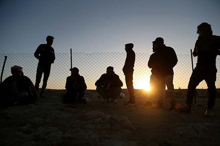 filistinli al amur ailesi filistin topraklarini gasbeden israillilerin taarruzlara karsi nobet tutuyor 11 GGk4NRfC