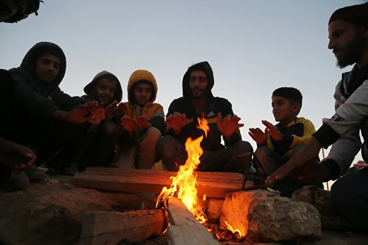 filistinli al amur ailesi filistin topraklarini gasbeden israillilerin taarruzlara karsi nobet tutuyor 13 zbfDlzb3