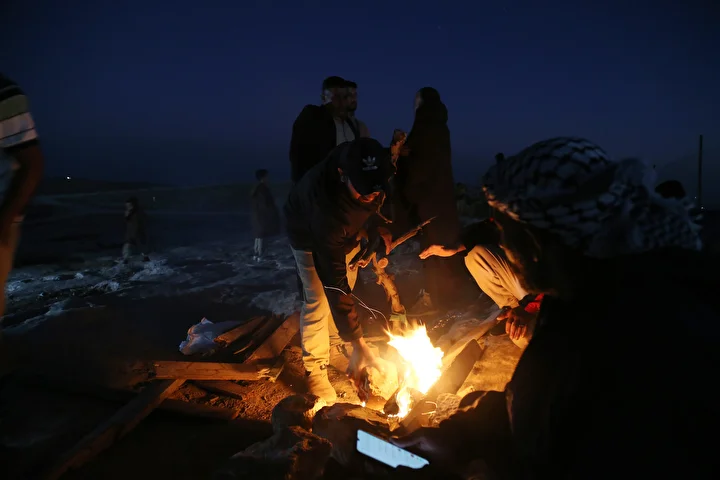 filistinli al amur ailesi filistin topraklarini gasbeden israillilerin taarruzlara karsi nobet tutuyor 20 6W11jJFe