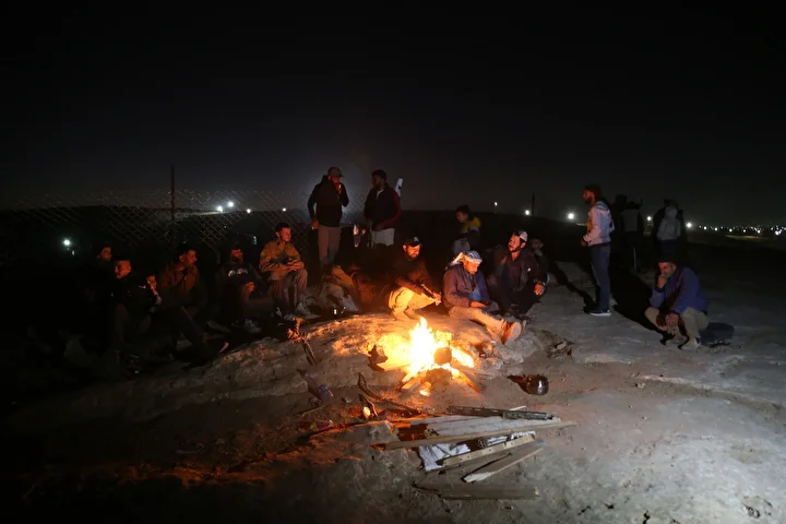 filistinli al amur ailesi filistin topraklarini gasbeden israillilerin taarruzlara karsi nobet tutuyor 26 3E4lP62R