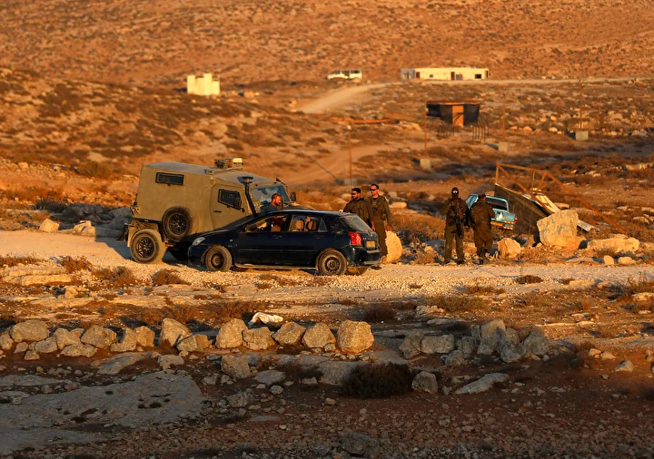 filistinli al amur ailesi filistin topraklarini gasbeden israillilerin taarruzlara karsi nobet tutuyor 3 ygumdcL8