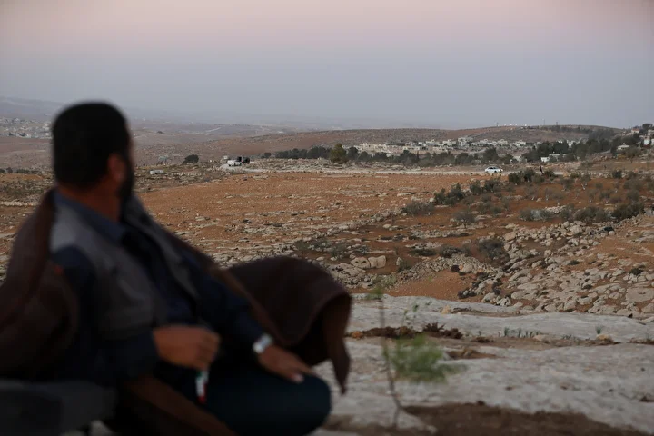 filistinli al amur ailesi filistin topraklarini gasbeden israillilerin taarruzlara karsi nobet tutuyor 6 AHaJivr4