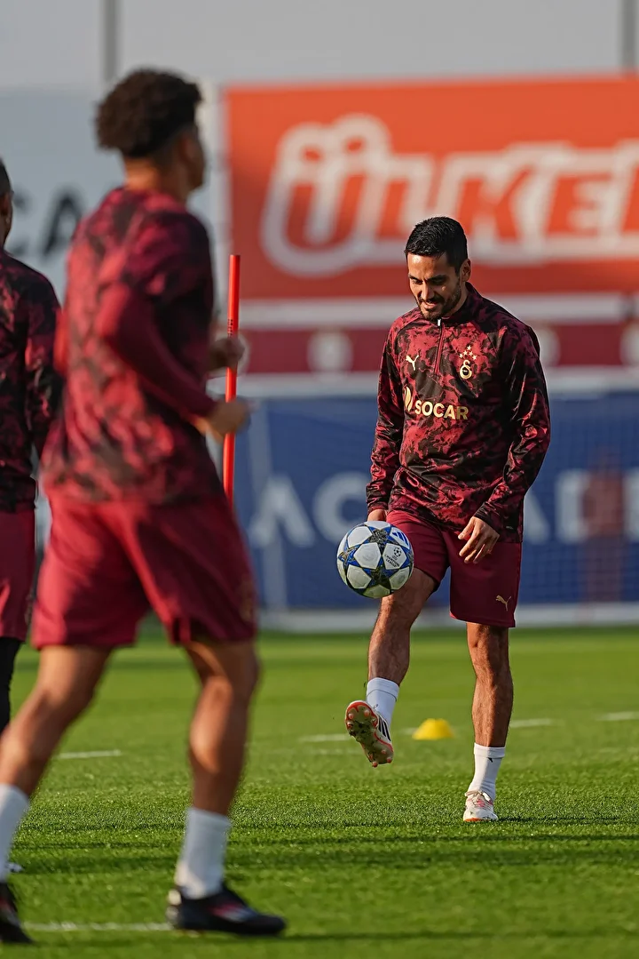 galatasaraya son dakika soku yildiz futbolcu idmanda sakatlandi 3 Bf49KQNs