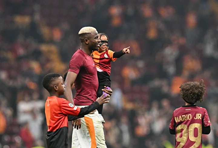 Galatasaraylı yıldızdan büyük fedakarlık: Babası kalp krizi geçirmesine karşın Bodo maçında oynadı 5 galatasarayli yildizdan buyuk fedakarlik babasi kalp krizi gecirmesine karsin bodo macinda oynadi 4 bn482dWu