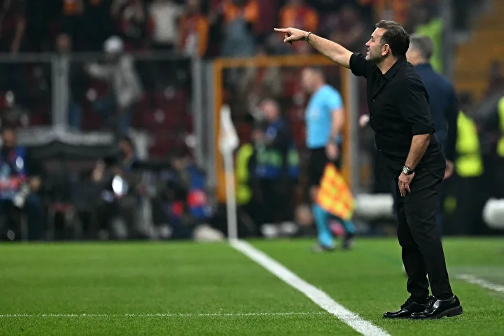 galatasarayli yildizdan buyuk fedakarlik babasi kalp krizi gecirse de maca cikti 3 rrFAGHXH