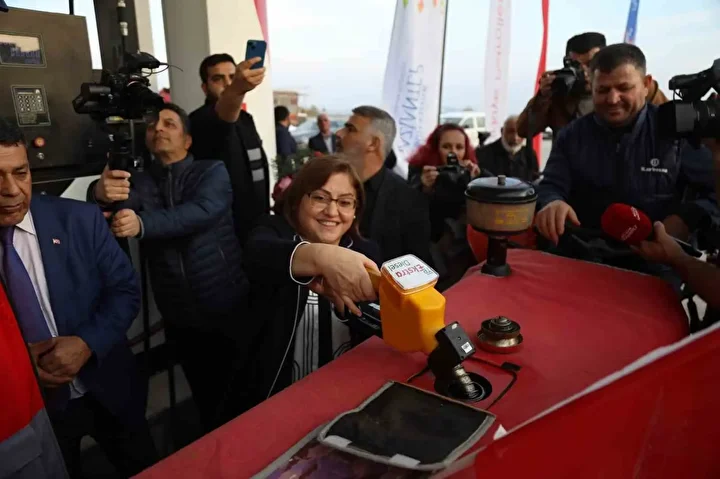 Gaziantep Büyükşehir Belediyesi’nden çiftçiye 18 milyon 392 bin 300 litre mazot takviyesi 3 gaziantep buyuksehir belediyesinden ciftciye 18 milyon 392 bin 300 litre mazot takviyesi 2 NKRqHUDd