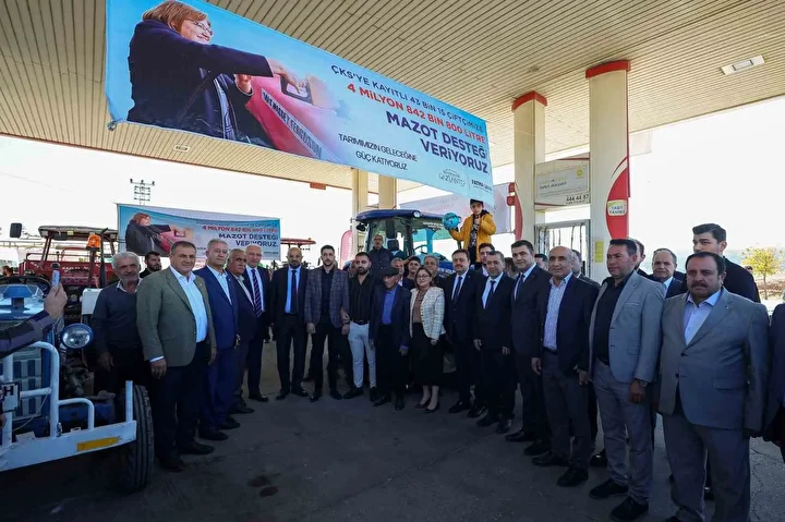 Gaziantep Büyükşehir Belediyesi’nden çiftçiye 18 milyon 392 bin 300 litre mazot takviyesi 5 gaziantep buyuksehir belediyesinden ciftciye 18 milyon 392 bin 300 litre mazot takviyesi 4 qGnGBWKk