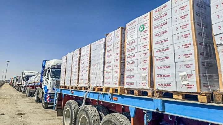 gazze seridine insani yardim tasiyan yeni tir konvoyu gazzeye giris yapti 0 NkZ1QSes