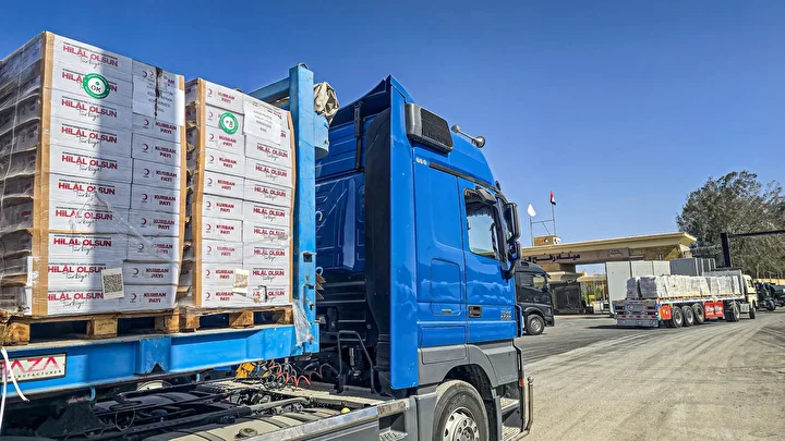 gazze seridine insani yardim tasiyan yeni tir konvoyu gazzeye giris yapti 1 BX71ZHbG