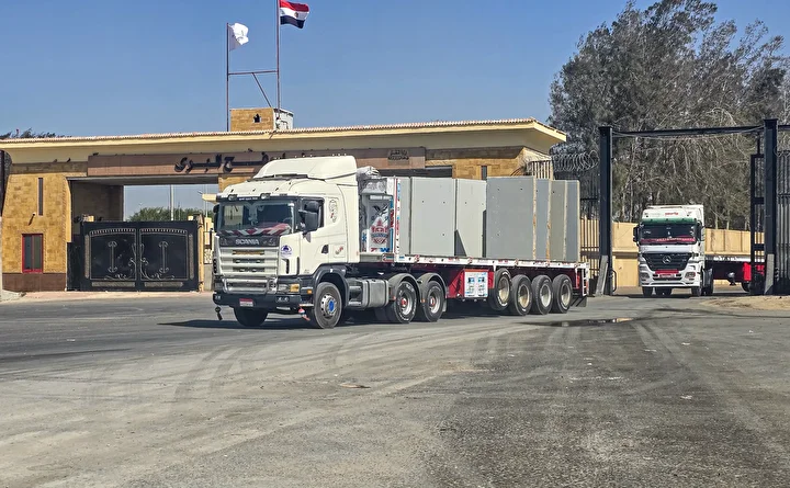 gazze seridine insani yardim tasiyan yeni tir konvoyu gazzeye giris yapti 11