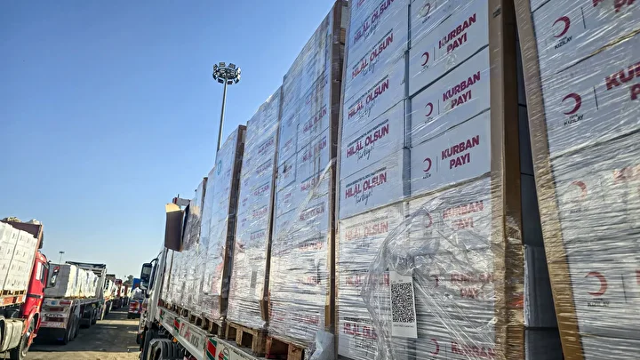 gazze seridine insani yardim tasiyan yeni tir konvoyu gazzeye giris yapti 2 It3YCsdi