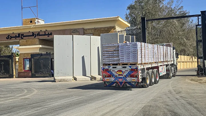 gazze seridine insani yardim tasiyan yeni tir konvoyu gazzeye giris yapti 8 bwhBDq9l