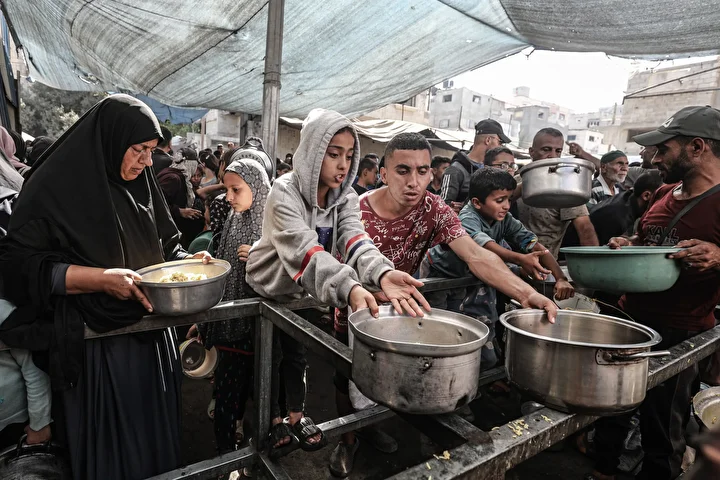 gazzede aclikla caba eden filistinlilere yemek dagitildi 17 5MG9Nr9b