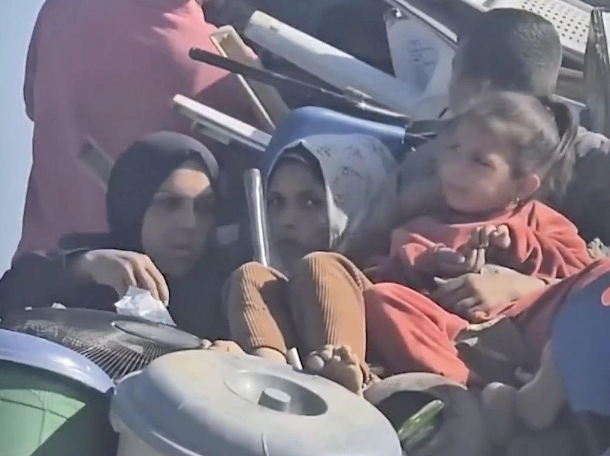 Gazze'de ateşkes sonrası konuta dönüşler sürüyor: ‘Türkiye savaşı bitirdi, Allah razı olsun’ 5 gazzede ateskes sonrasi konuta donusler suruyor turkiye savasi bitirdi allah razi olsun 4 V9S7fply