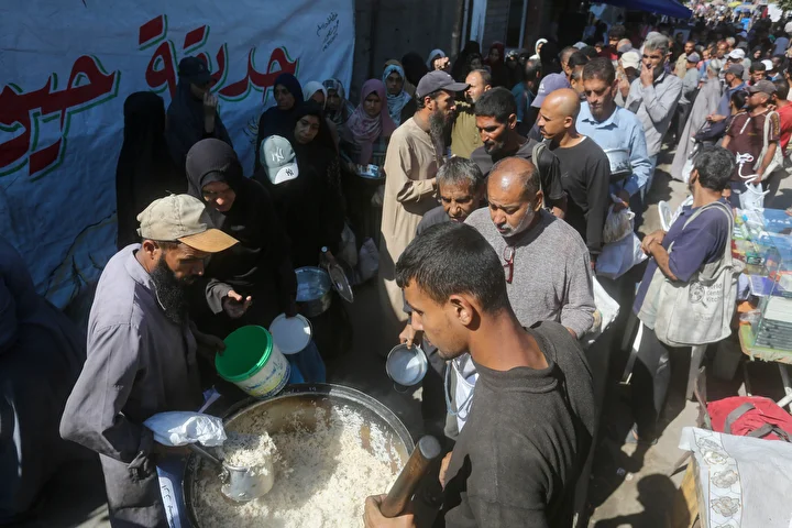 gazzede hayir kurumlari gereksinim sahiplerine sicak yemek dagitiyor 10 A3cn1BcL