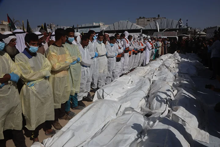 gazzede kimlikleri tespit edilemeyen 54 filistinli icin cenaze merasimi yapildi 31 Z2BvXIYt