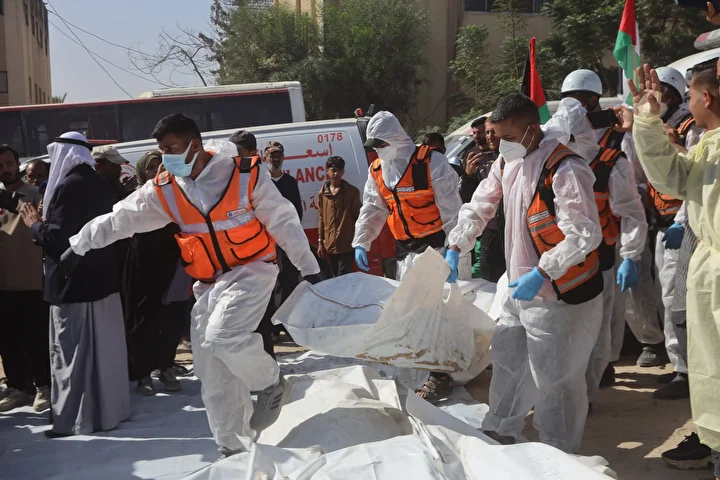 gazzede kimlikleri tespit edilemeyen 54 filistinli icin cenaze merasimi yapildi 32 L6v34JGw