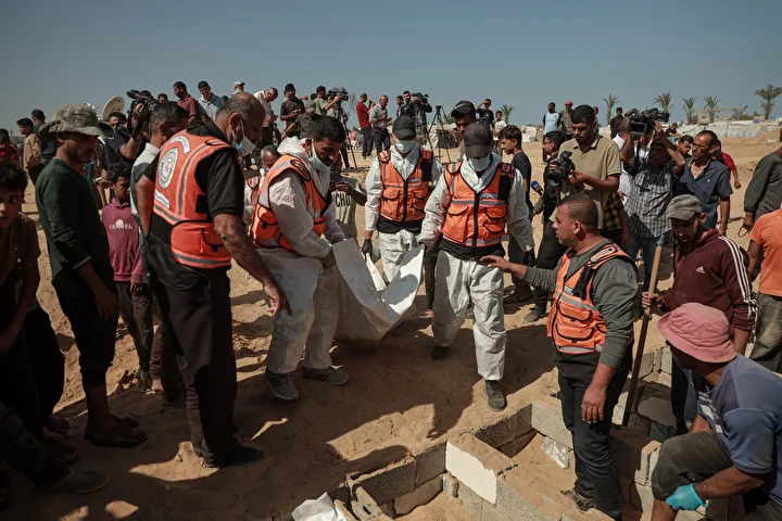gazzede kimlikleri tespit edilemeyen 54 filistinlinin naasi deyr belaha getirildi 10 mCLMZw5m