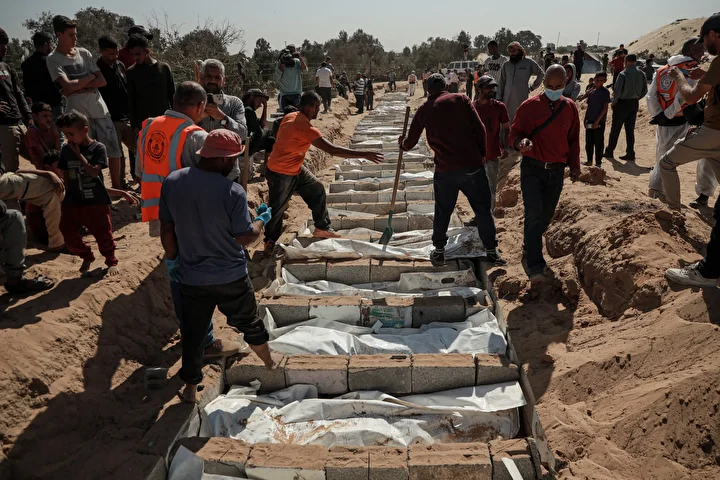 gazzede kimlikleri tespit edilemeyen 54 filistinlinin naasi deyr belaha getirildi 21 Zc23sQ2p