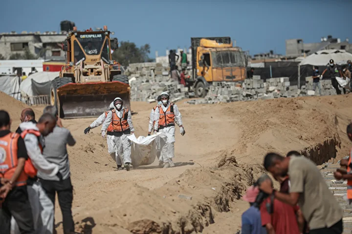 gazzede kimlikleri tespit edilemeyen 54 filistinlinin naasi deyr belaha getirildi 5 ClWDUpzT