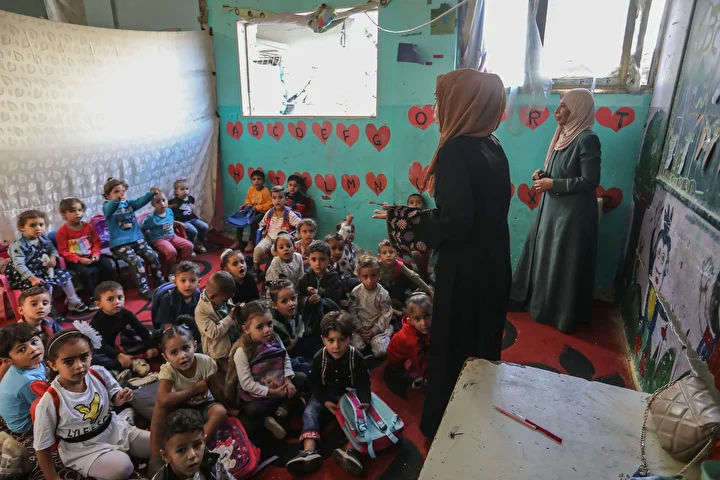 gazzede okullari yikilan ogretmenler konutlarini egitime acti 0 Lg8OqOTi