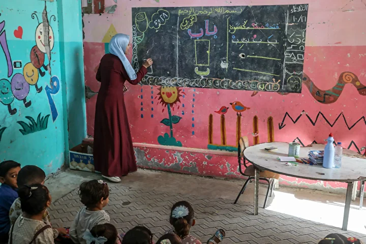 gazzede okullari yikilan ogretmenler konutlarini egitime acti 6 dYjpuJ2Y