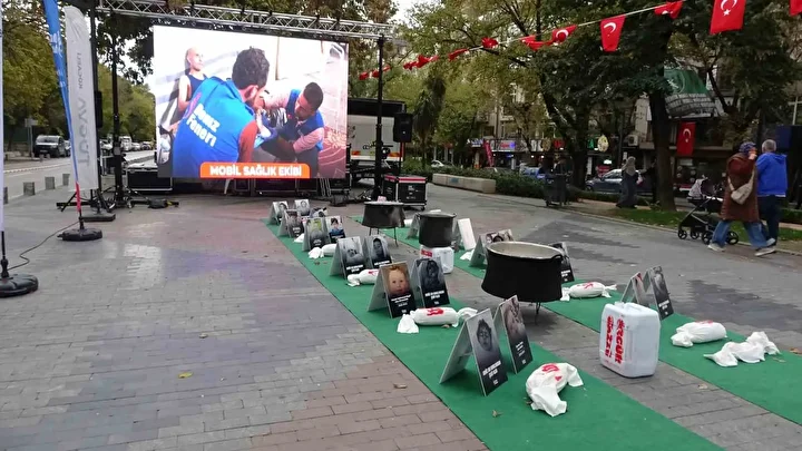'Gazze’ye Açılan Kapı Küçükkefenler Standı'nda Gazze’nin dramı gözler önüne serildi 4 gazzeye acilan kapi kucukkefenler standinda gazzenin drami gozler onune serildi 3 rteOM4vZ