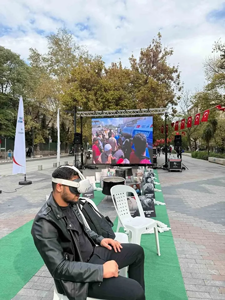 'Gazze’ye Açılan Kapı Küçükkefenler Standı'nda Gazze’nin dramı gözler önüne serildi 6 gazzeye acilan kapi kucukkefenler standinda gazzenin drami gozler onune serildi 5 4cUJbHJ2