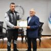 genc kizi kurtaran guvenlik gorevlisine odul qjuPOBVH.jpg