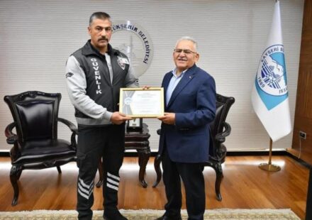 Genç kızı kurtaran güvenlik görevlisine ödül genc kizi kurtaran guvenlik gorevlisine odul qjuPOBVH.jpg