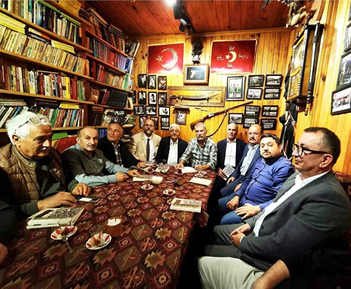 Giresun’daki bu kafe kapısından gireni adeta geçmişe ışınlıyor 1 giresundaki bu kafe kapisindan gireni adeta gecmise isinliyor 0 Eh8u4cjV
