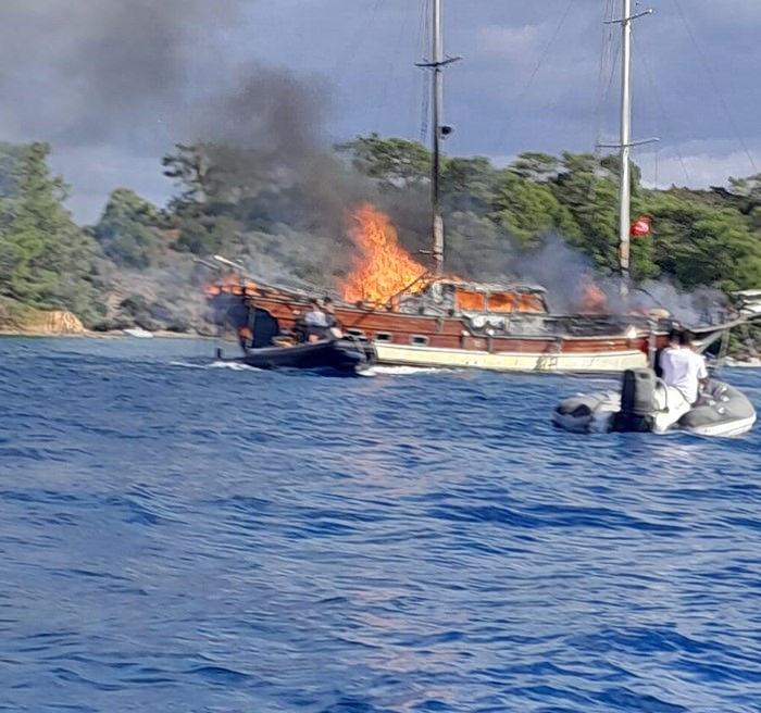 Göcek'te tekne alevlere teslim oldu 1 gocekte tekne alevlere teslim oldu 0 LhmLOqdl