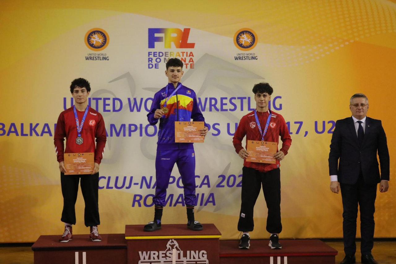 gureste ikili madalya sevinci 0 ks2A1BH4