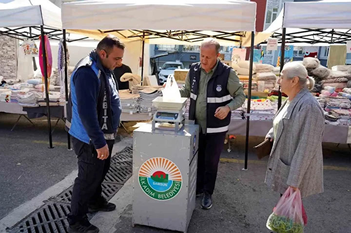 Güzel esnafı makûs esnafın önüne geçirecek uygulama: Semt pazarlarına belediye tartısı 3 guzel esnafi mak s esnafin onune gecirecek uygulama semt pazarlarina belediye tartisi 2 VRALmPUd